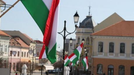 Nem kell kitűzni a román zászlót Sepsiszentgyörgy tornyára, döntött a bíróság