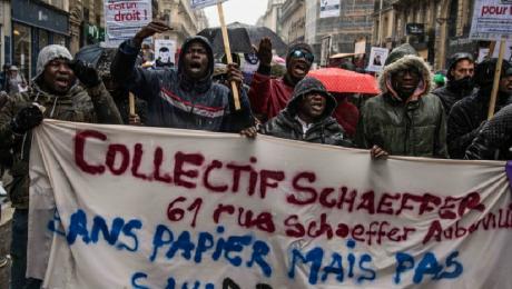 Párizsban amnesztiát követelnek a migránsoknak