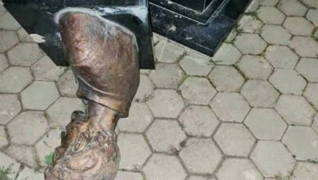 Ledöntötték Horvátország egyetlen Petőfi szobrát