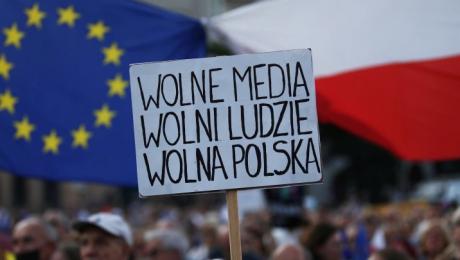 A lengyelek elfogadták a külföldipropaganda-ellenes törvényt