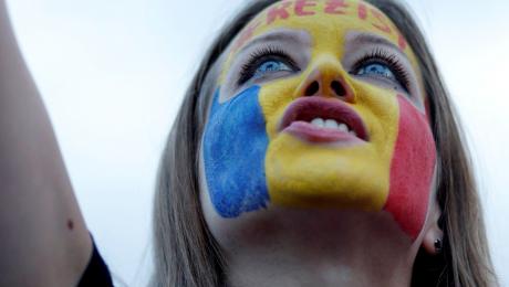 Románia biztonságpolitikai okokból nem lép fel az ukrajnai román kisebbség mellett