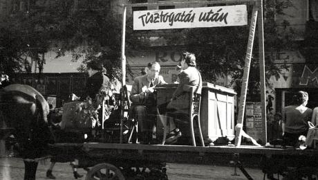 1946. Felvonulás, politikai dekoráció. Budapest VII. Erzsébet körút, a háttérben balra a 33. számú ház, jobbra a 31. szám a Royal Orfeum (később a helyén épült a Madách Színház épülete). / Adományozó: Berkó Pál / Fortepan 78618